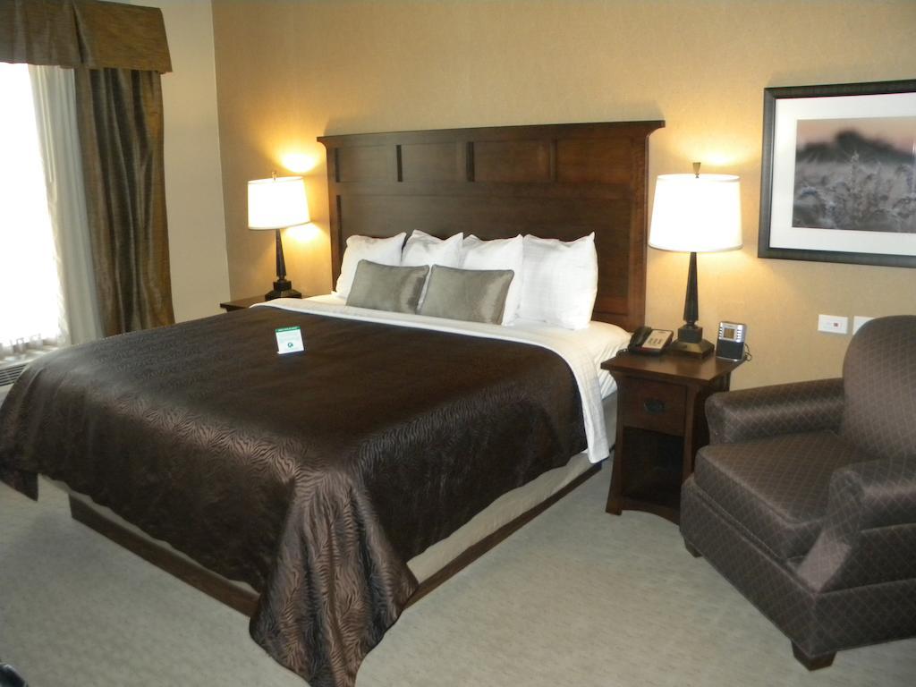 Teddy'S Residential Suites Watford City Экстерьер фото