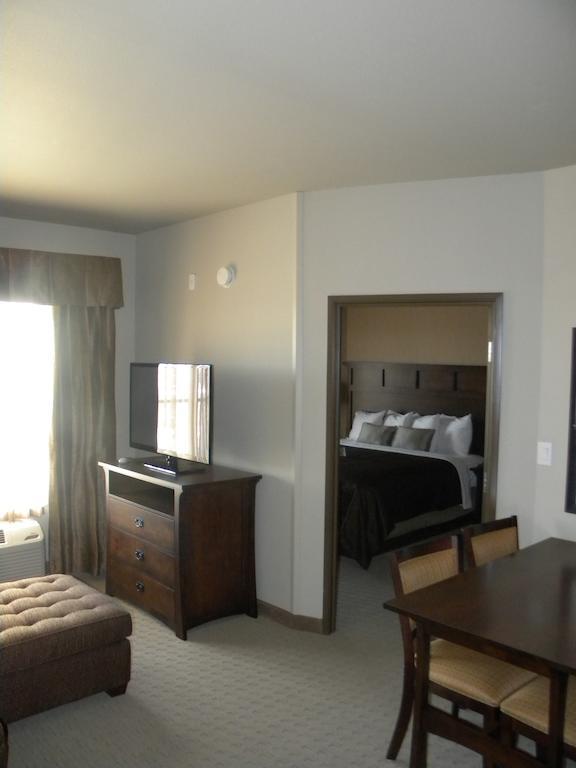Teddy'S Residential Suites Watford City Экстерьер фото