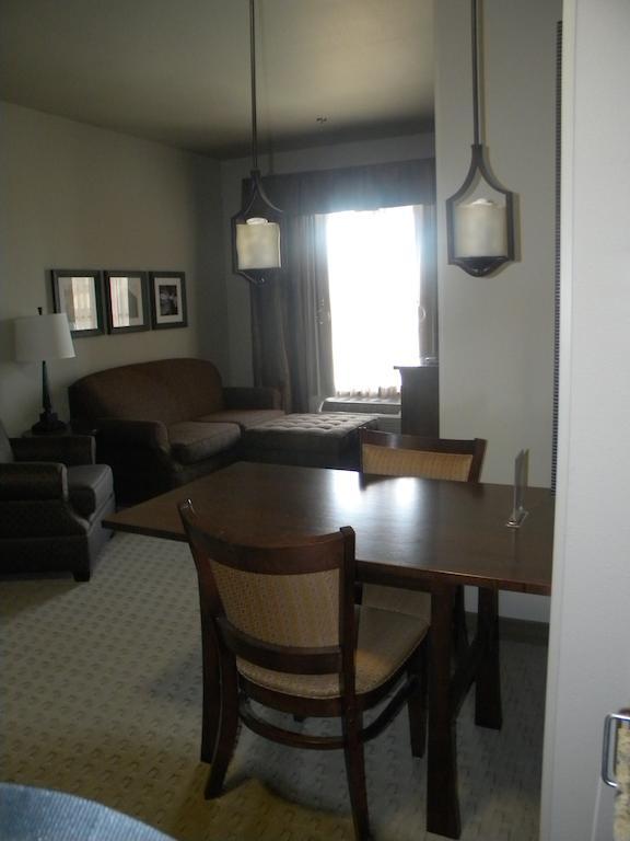 Teddy'S Residential Suites Watford City Экстерьер фото