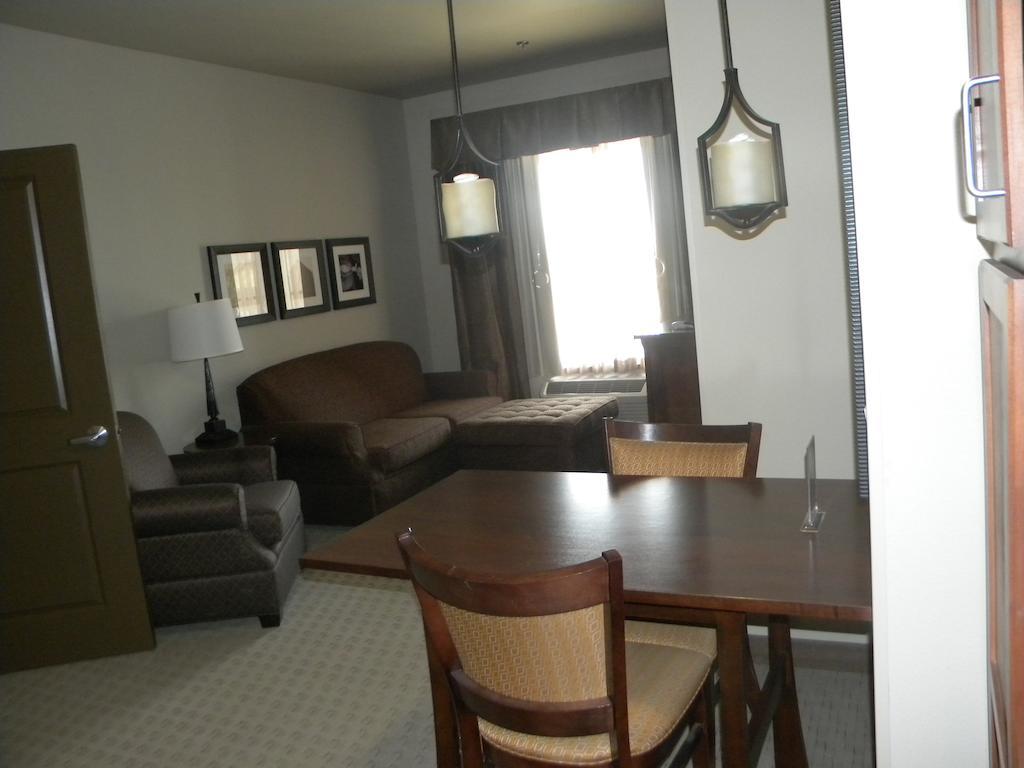 Teddy'S Residential Suites Watford City Экстерьер фото