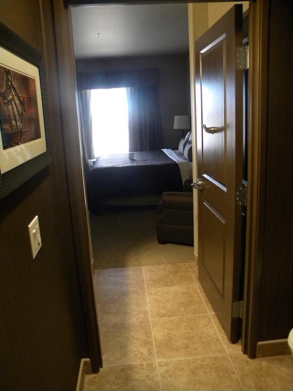 Teddy'S Residential Suites Watford City Экстерьер фото