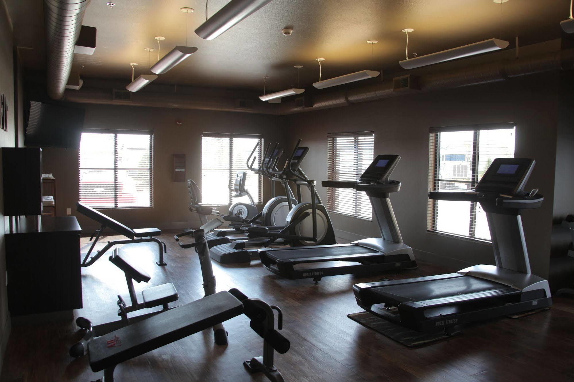 Teddy'S Residential Suites Watford City Экстерьер фото